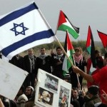 Izraelski aktivisti sa palestinskim zastavama