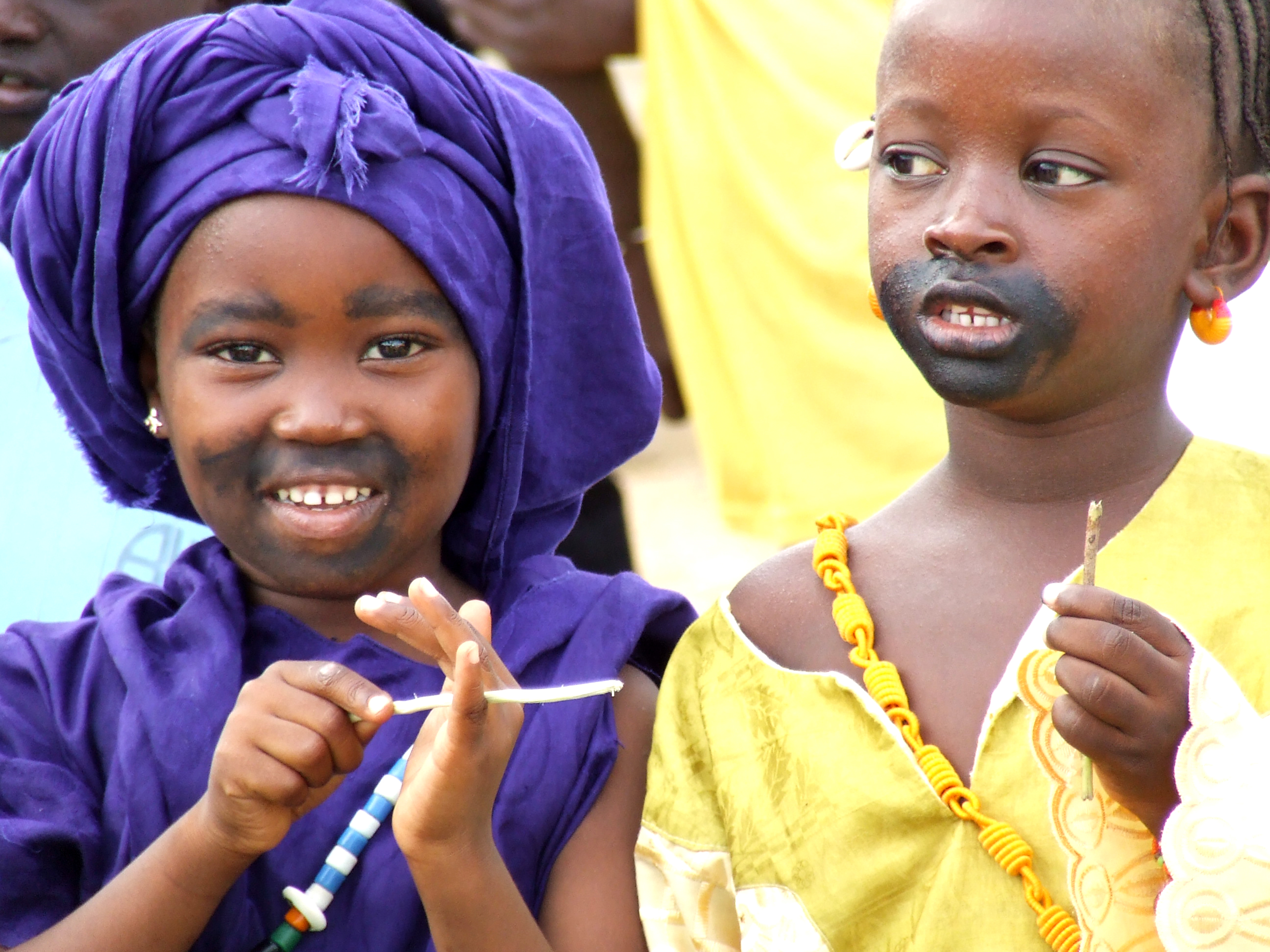 Good africa. Сенегальские дети. Макияж Африка дети. Лица детей Сенегала. Волоф народ.