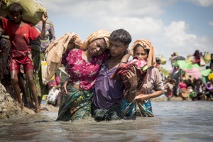 Rohingya-Border-Thousands-of-new-Rohingya-refugee-arrivals-cross-the-border-near-Anzuman-Para-village-Palong-Khali-Bangladesh.-Photo-UNHCR Roger-Arnold